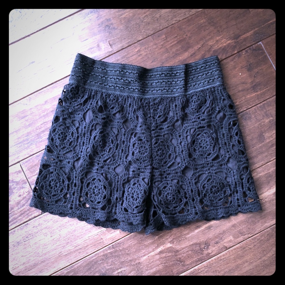 ❤️ 5 for $25 NWT Black crochet shorts